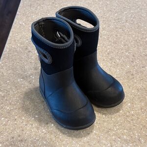 Toddler size 7 Bogs Boots